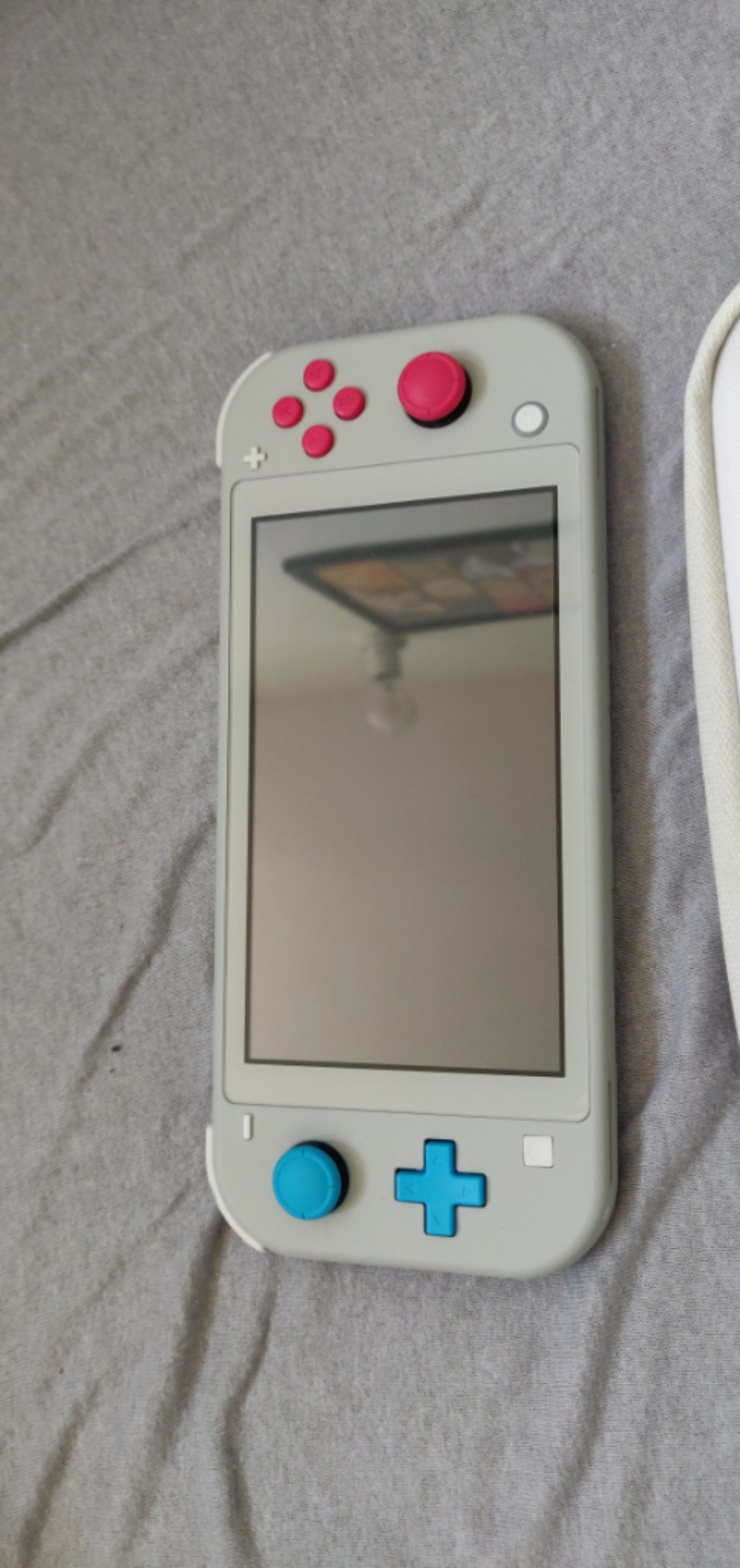 מוכר Nintendo switch lite Pokémon edition - FXP